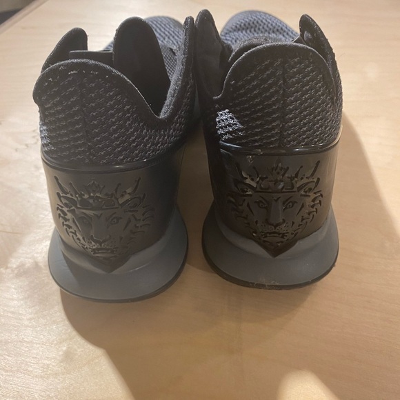 NIKE Sneakers size 9.5 (Needs Shoe Strings) (KU) - Picture 7 of 16